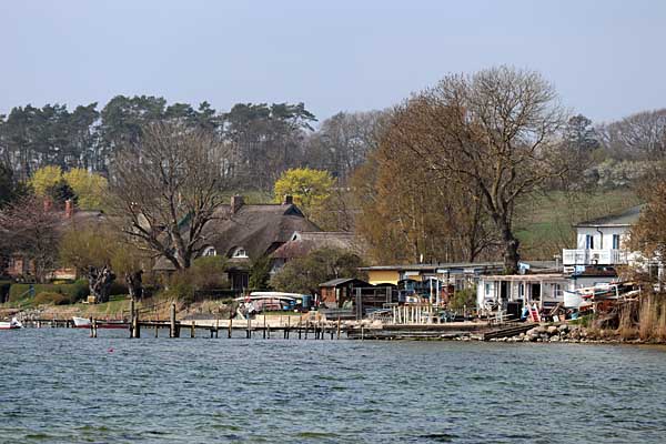 Blick &uuml;ber den Bodden zur Beachbar Ahoi Marie
