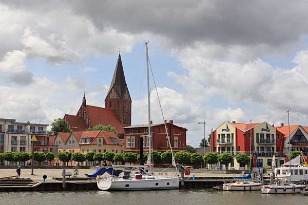Yachthafen und Blick auf Barth