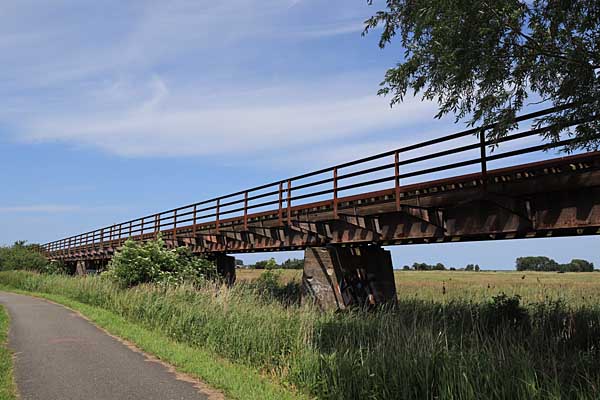 Radweg neben der Bahntrasse der ehemaligen Dar&szlig;bahn