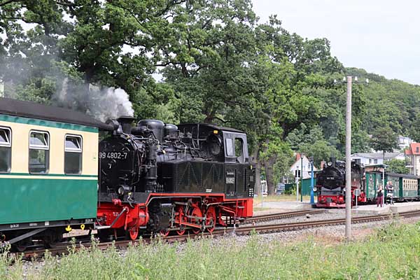 99 4802 bei Zugkreuzung mit 99 783 in Sellin-Ost